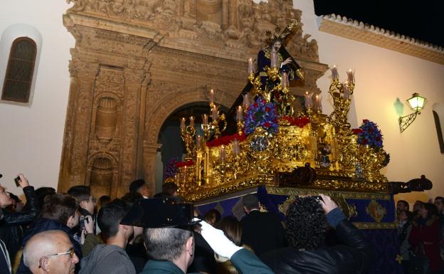 El Nazareno se ponía en la calle tras su restauración por Mariano Sánchez del Pino. 