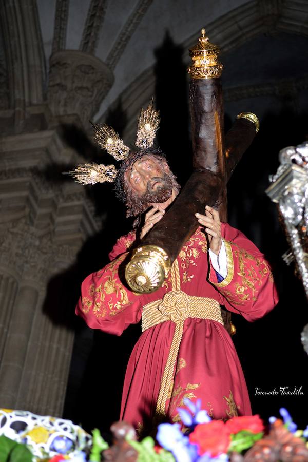 La Cofradía de Nuestro Padre Jesús de la Obediencia cerró la madrugada del Viernes Santo accitano en un silencio sólo roto por el sonido de la capilla musical que acompaña al Señor. 