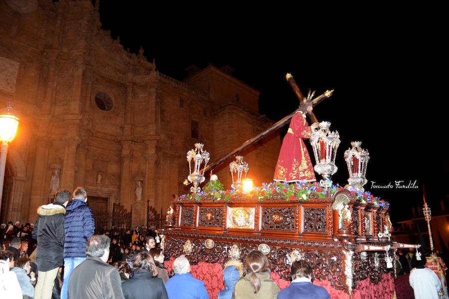 La Cofradía de Nuestro Padre Jesús de la Obediencia cerró la madrugada del Viernes Santo accitano en un silencio sólo roto por el sonido de la capilla musical que acompaña al Señor. 