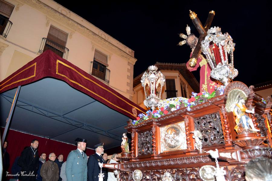 La Cofradía de Nuestro Padre Jesús de la Obediencia cerró la madrugada del Viernes Santo accitano en un silencio sólo roto por el sonido de la capilla musical que acompaña al Señor. 