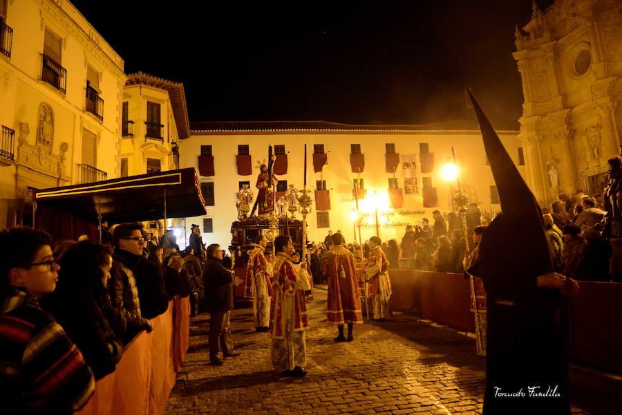 La Cofradía de Nuestro Padre Jesús de la Obediencia cerró la madrugada del Viernes Santo accitano en un silencio sólo roto por el sonido de la capilla musical que acompaña al Señor. 
