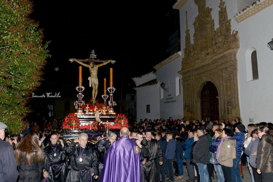 El Cristo de la Luz protagonizó la procesión del Silencio la madrugada del Viernes Santo y volvió a salir la mañana siguiente con la Virgen de la Amargura. 