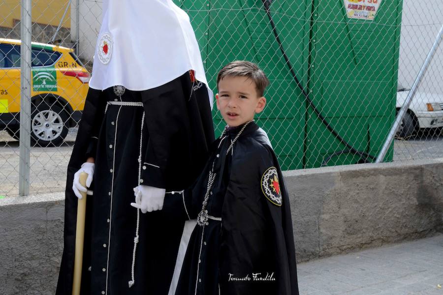 Como el resto de cofradías de la mañana del Viernes Santo, la de los Dolores también alteró su recorrido y horario. 