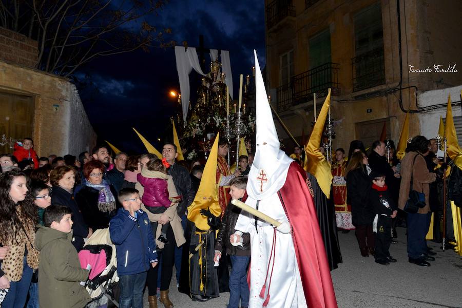 La Virgen de la Soledad cerró el Viernes Santo. También afectaron a esta hermandad los pronósticos meteorológicos. Acompañaba a la Virgen de la Soledad la Banda Sinfónica de Guadix