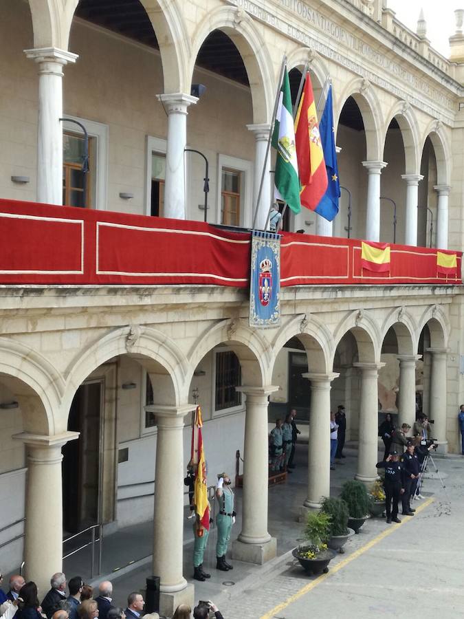 La Plaza de la Constitución de Guadix, acogió el solemne acto de Jura de Bandera para la ciudadanía organizado por el Mando de Adiestramiento y Doctrina (Madoc) en colaboración con la Brigada II, «Rey Alfonso XIII» de la Legión. 