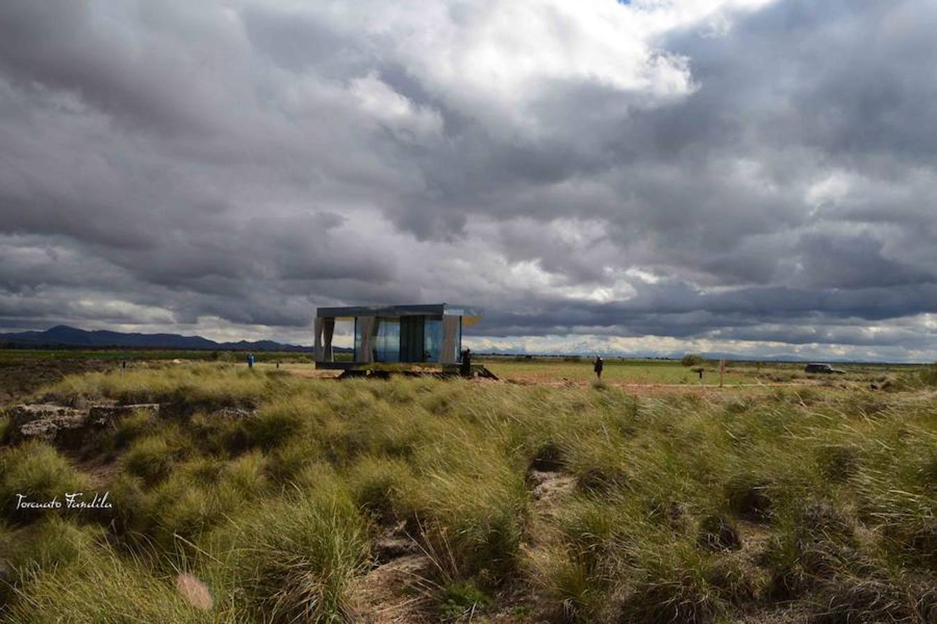 Gorafe inaugura la Casa del Desierto. Se trata de una vivienda de vidrio diseñada para soportar ambientes extremos.