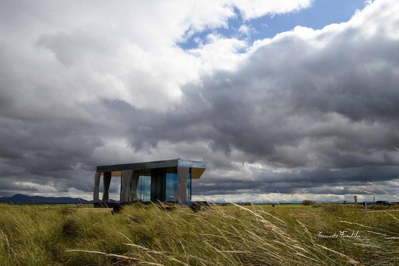 Gorafe inaugura la Casa del Desierto. Se trata de una vivienda de vidrio diseñada para soportar ambientes extremos.