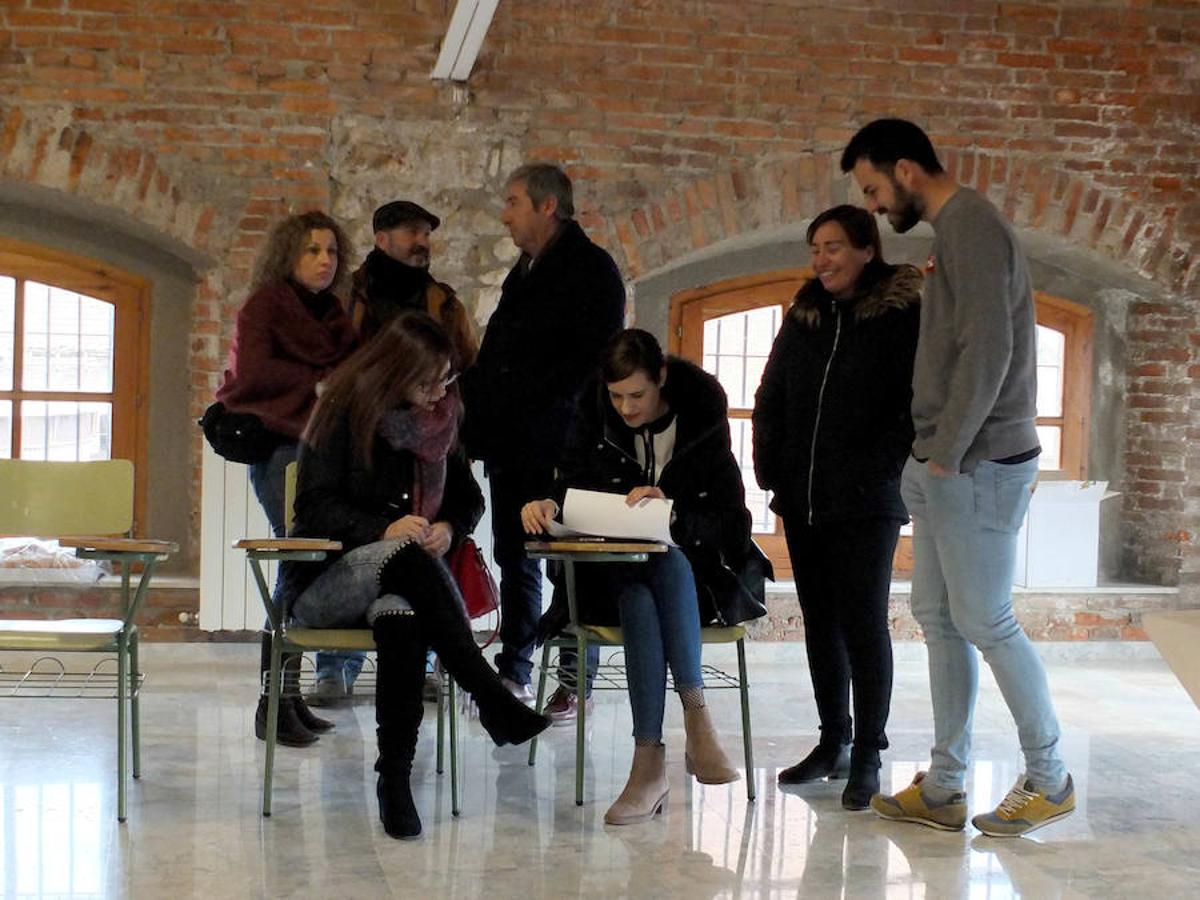 La localidad celebra una cata-concurso de vino del país entre los productores locales