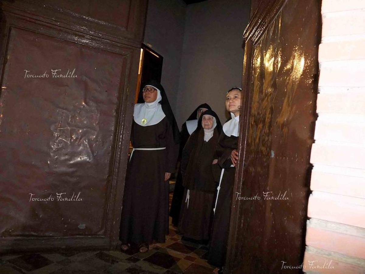 El convento de clausura de Santiago cierra por el traslado de sus cuatro monjas a Valladolidad. Las religiosas esperan volver.