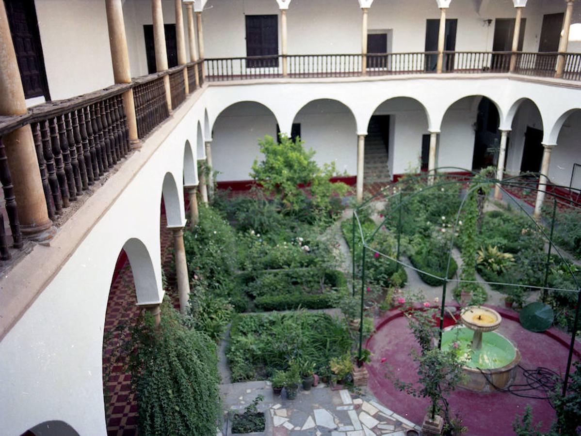 El convento de clausura de Santiago cierra por el traslado de sus cuatro monjas a Valladolidad. Las religiosas esperan volver.