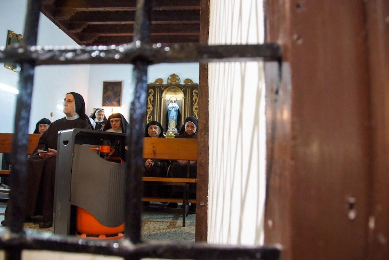 El convento de clausura de Santiago cierra por el traslado de sus cuatro monjas a Valladolidad. Las religiosas esperan volver.