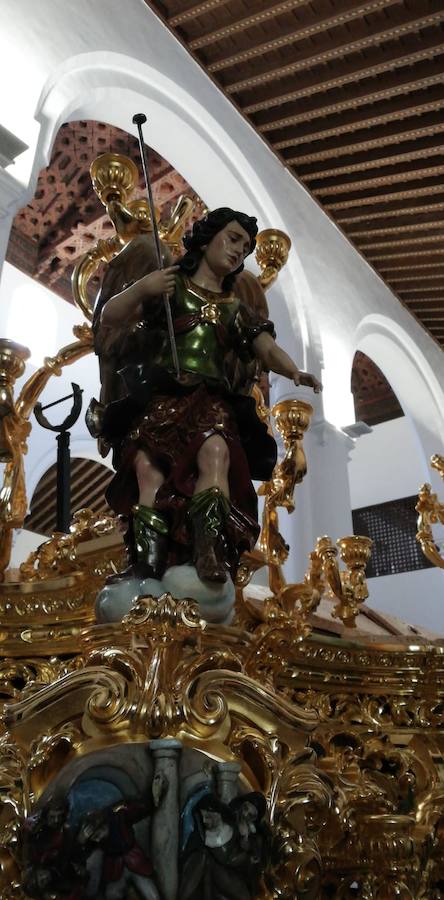 La Hermandad del Nazareno estrena los cuatro ángeles pasionistas de las esquinas del paso y los querubines de la peana del señor. Todos son obra de Mariano Sánchez del Pino. Los ángeles de las esquinas son donación de una familia y los querubines por una familia, la cuadrilla de costaleros y la Banda de Cornetas y Tambores Cristo de la Expiración de Huéscar, que acompaña al paso. Estrena también las coronillas doradas para las tulipas de los guardabrisas del paso. 