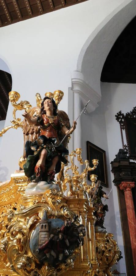 La Hermandad del Nazareno estrena los cuatro ángeles pasionistas de las esquinas del paso y los querubines de la peana del señor. Todos son obra de Mariano Sánchez del Pino. Los ángeles de las esquinas son donación de una familia y los querubines por una familia, la cuadrilla de costaleros y la Banda de Cornetas y Tambores Cristo de la Expiración de Huéscar, que acompaña al paso. Estrena también las coronillas doradas para las tulipas de los guardabrisas del paso. 