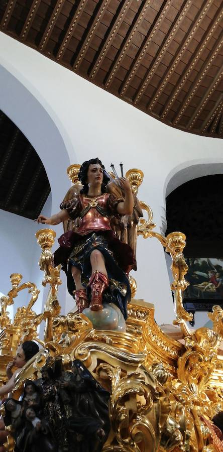 La Hermandad del Nazareno estrena los cuatro ángeles pasionistas de las esquinas del paso y los querubines de la peana del señor. Todos son obra de Mariano Sánchez del Pino. Los ángeles de las esquinas son donación de una familia y los querubines por una familia, la cuadrilla de costaleros y la Banda de Cornetas y Tambores Cristo de la Expiración de Huéscar, que acompaña al paso. Estrena también las coronillas doradas para las tulipas de los guardabrisas del paso. 