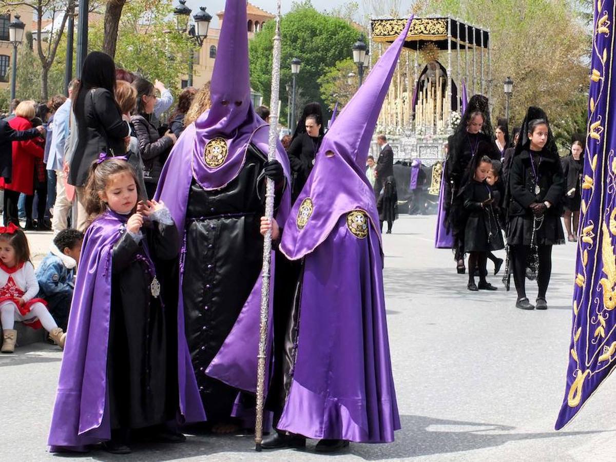 La Hermandad del Cristo de la Luz realizó la procesión del silencio en la medianoche del Viernes Santo. Por la mañana sus dos pasos salieron a la calle.