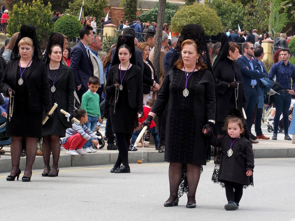 La Hermandad del Cristo de la Luz realizó la procesión del silencio en la medianoche del Viernes Santo. Por la mañana sus dos pasos salieron a la calle.