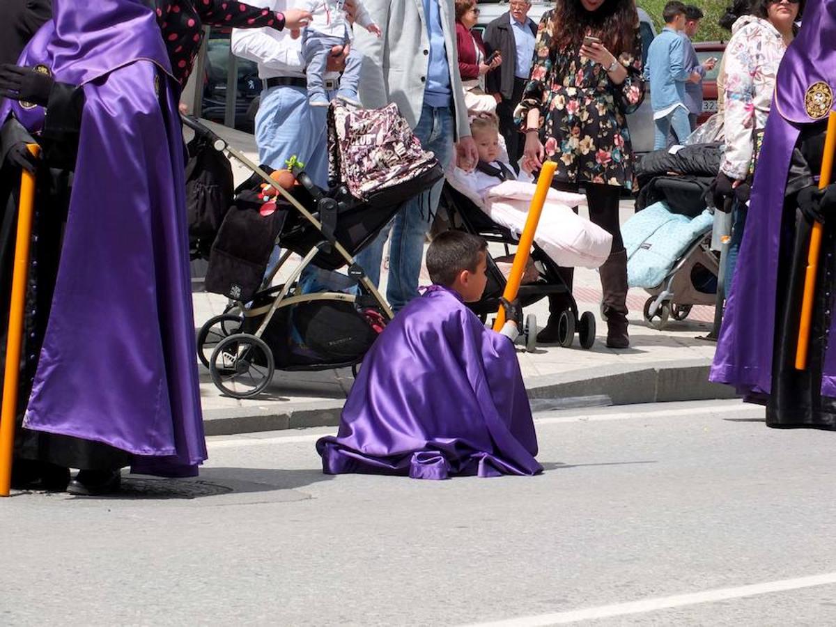 La Hermandad del Cristo de la Luz realizó la procesión del silencio en la medianoche del Viernes Santo. Por la mañana sus dos pasos salieron a la calle.