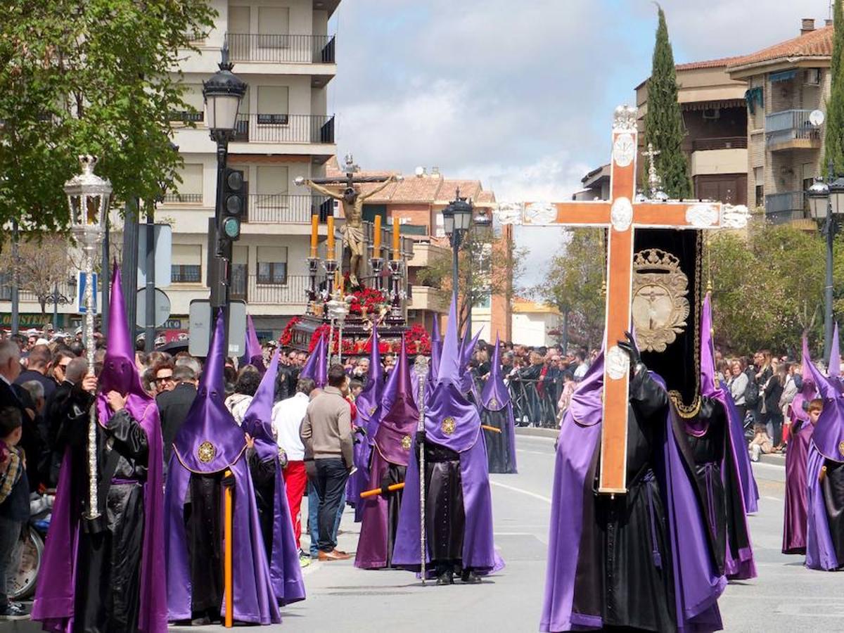 La Hermandad del Cristo de la Luz realizó la procesión del silencio en la medianoche del Viernes Santo. Por la mañana sus dos pasos salieron a la calle.