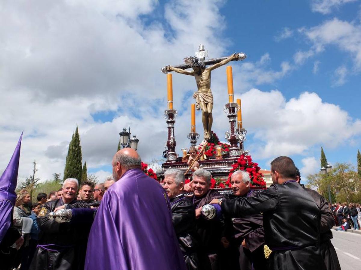 La Hermandad del Cristo de la Luz realizó la procesión del silencio en la medianoche del Viernes Santo. Por la mañana sus dos pasos salieron a la calle.