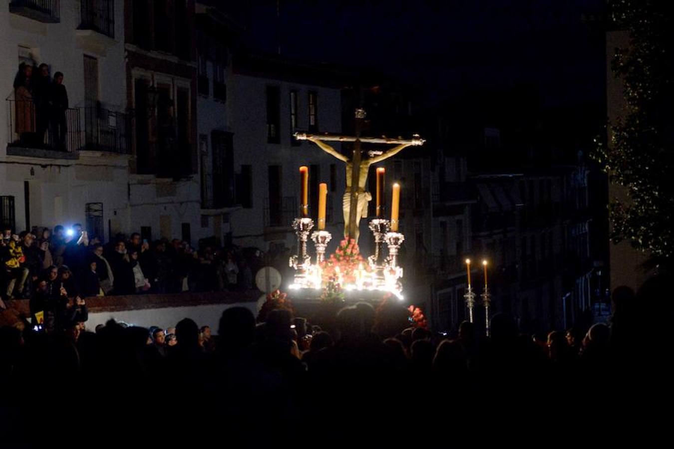 La Hermandad del Cristo de la Luz realizó la procesión del silencio en la medianoche del Viernes Santo. Por la mañana sus dos pasos salieron a la calle.