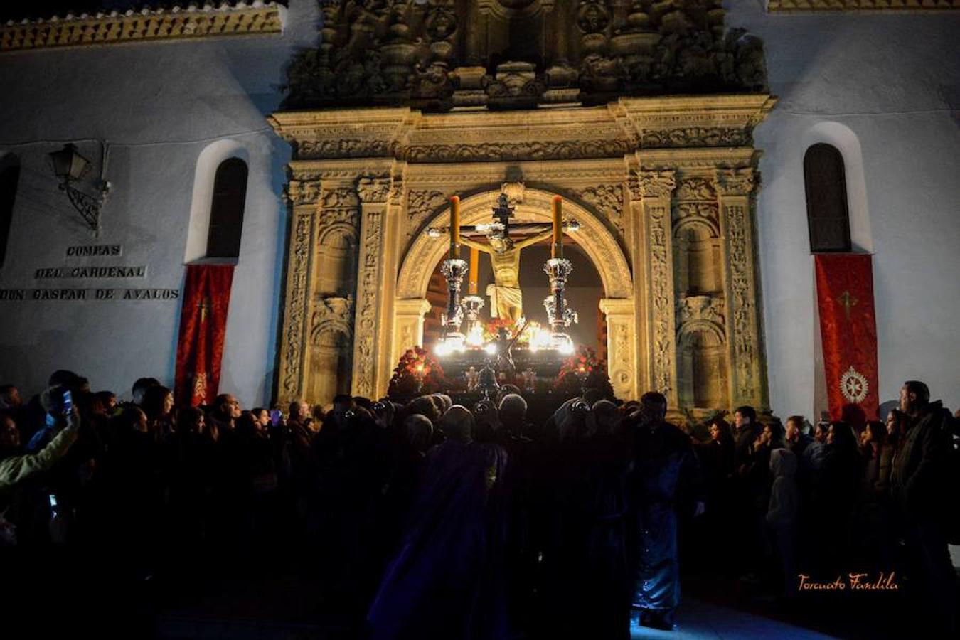 La Hermandad del Cristo de la Luz realizó la procesión del silencio en la medianoche del Viernes Santo. Por la mañana sus dos pasos salieron a la calle.