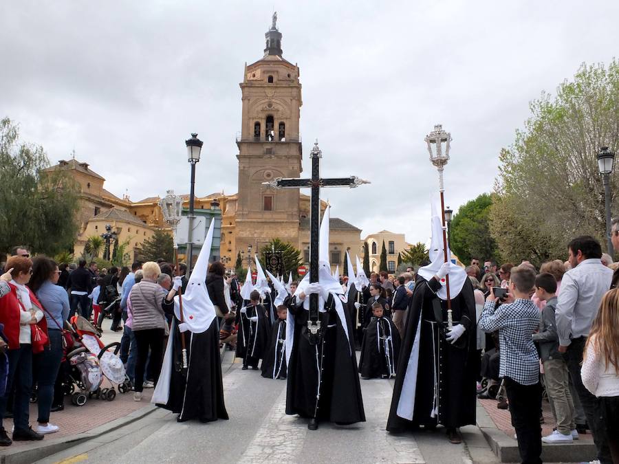 El palio de la Virgen de los Dolores recorrió las calles de Guadix acompañada de la Banda de Música Villa de Íllora