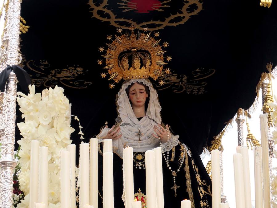 El palio de la Virgen de los Dolores recorrió las calles de Guadix acompañada de la Banda de Música Villa de Íllora