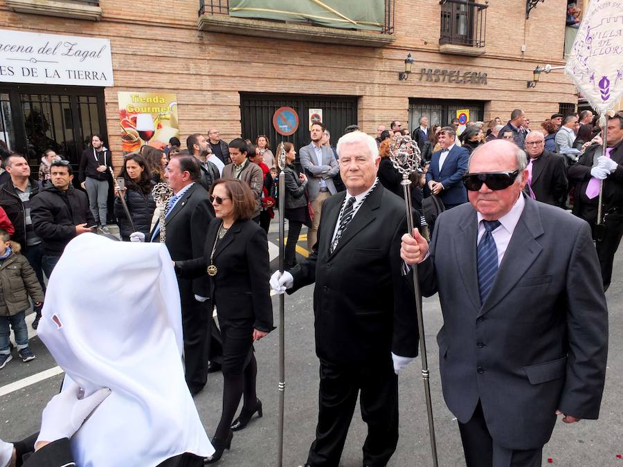 El palio de la Virgen de los Dolores recorrió las calles de Guadix acompañada de la Banda de Música Villa de Íllora