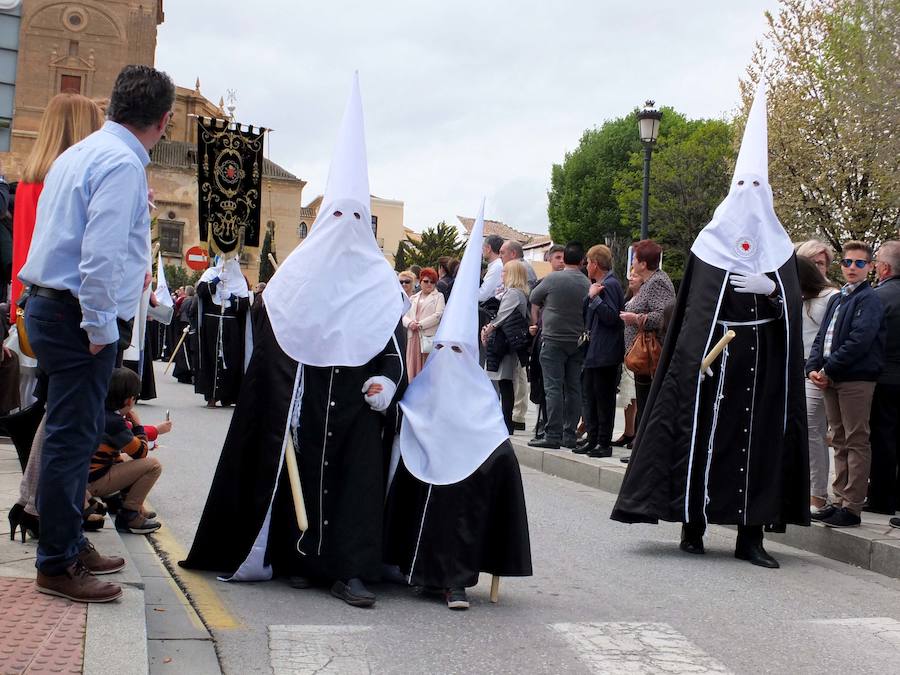 El palio de la Virgen de los Dolores recorrió las calles de Guadix acompañada de la Banda de Música Villa de Íllora