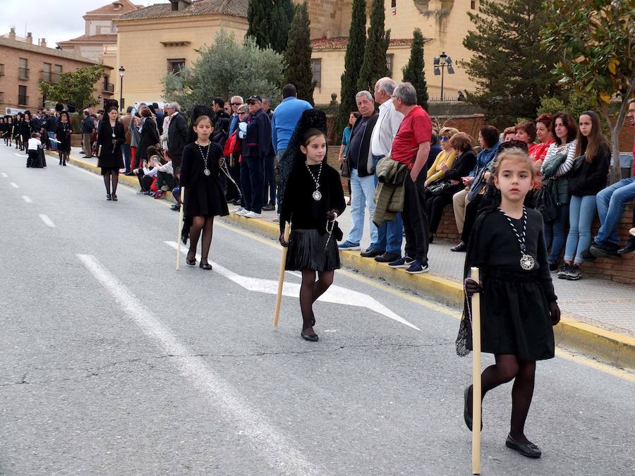 El palio de la Virgen de los Dolores recorrió las calles de Guadix acompañada de la Banda de Música Villa de Íllora