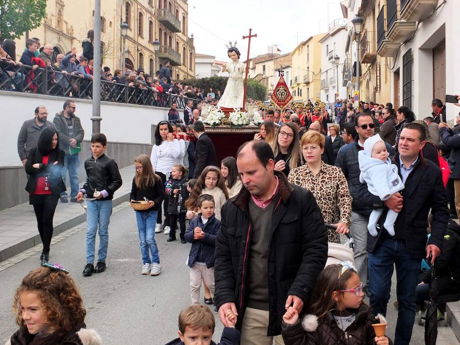 La Semana Santa de Guadix se despide con la alegría de la procesión del Dulce Nombre. El paso fue portado por los horquilleros más jóvenes de nuestra Semana Santa y estuvo acompañado musicalmente por la Agrupación Musical Cristo del Perdón de Guadix.