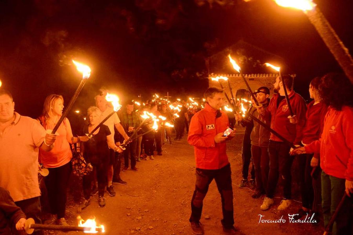 El primero de los actos en honor al patrón de Guadix, la romería de Face Retama, se celebró este sábado 11 de mayo. Como es habitual, la romería contó con un gran número de devotos. Uno de los momentos más emotivos es la procesión de las antorchas.