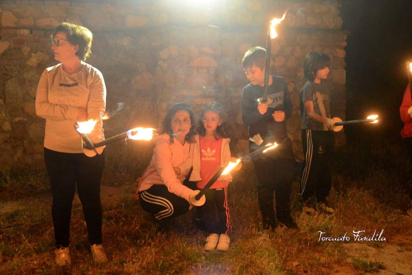 El primero de los actos en honor al patrón de Guadix, la romería de Face Retama, se celebró este sábado 11 de mayo. Como es habitual, la romería contó con un gran número de devotos. Uno de los momentos más emotivos es la procesión de las antorchas.