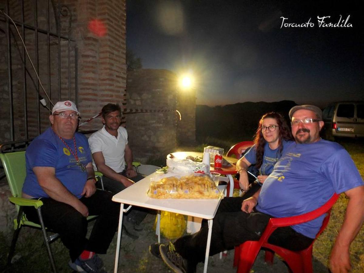 El primero de los actos en honor al patrón de Guadix, la romería de Face Retama, se celebró este sábado 11 de mayo. Como es habitual, la romería contó con un gran número de devotos. Uno de los momentos más emotivos es la procesión de las antorchas.