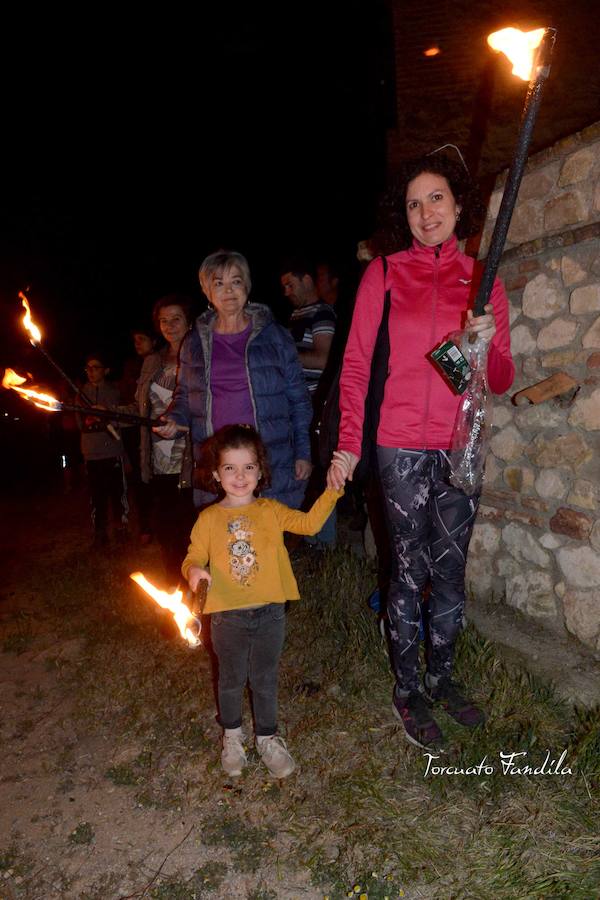 El primero de los actos en honor al patrón de Guadix, la romería de Face Retama, se celebró este sábado 11 de mayo. Como es habitual, la romería contó con un gran número de devotos. Uno de los momentos más emotivos es la procesión de las antorchas.