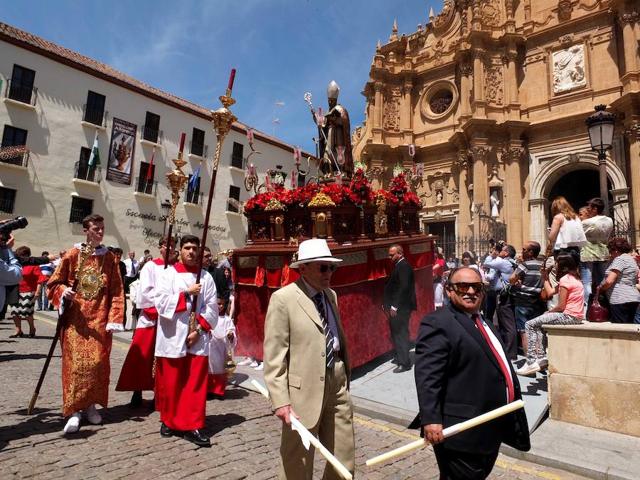 Guadix celebra la festividad de su patrón con la procesión de la imagen y reliquia del varón apostólico y primer obispo de la diócesis accitana. 