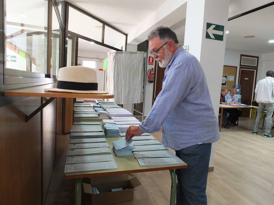 Los candidatos a la alcaldía de Guadix han votado y han apelado a una alta participación. Según el primer avance de participación en los datos ofrecidos por el Ministerio de Interior se ha producido un aumento de tres punto respecto a la convocatoria de 2015. 