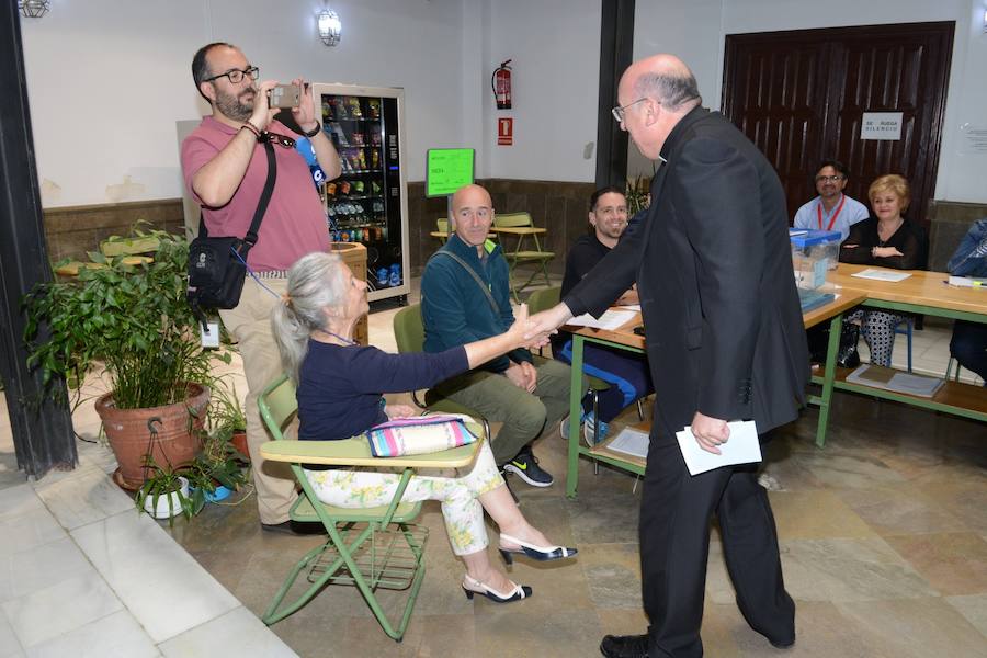 Los candidatos a la alcaldía de Guadix han votado y han apelado a una alta participación. Según el primer avance de participación en los datos ofrecidos por el Ministerio de Interior se ha producido un aumento de tres punto respecto a la convocatoria de 2015. 