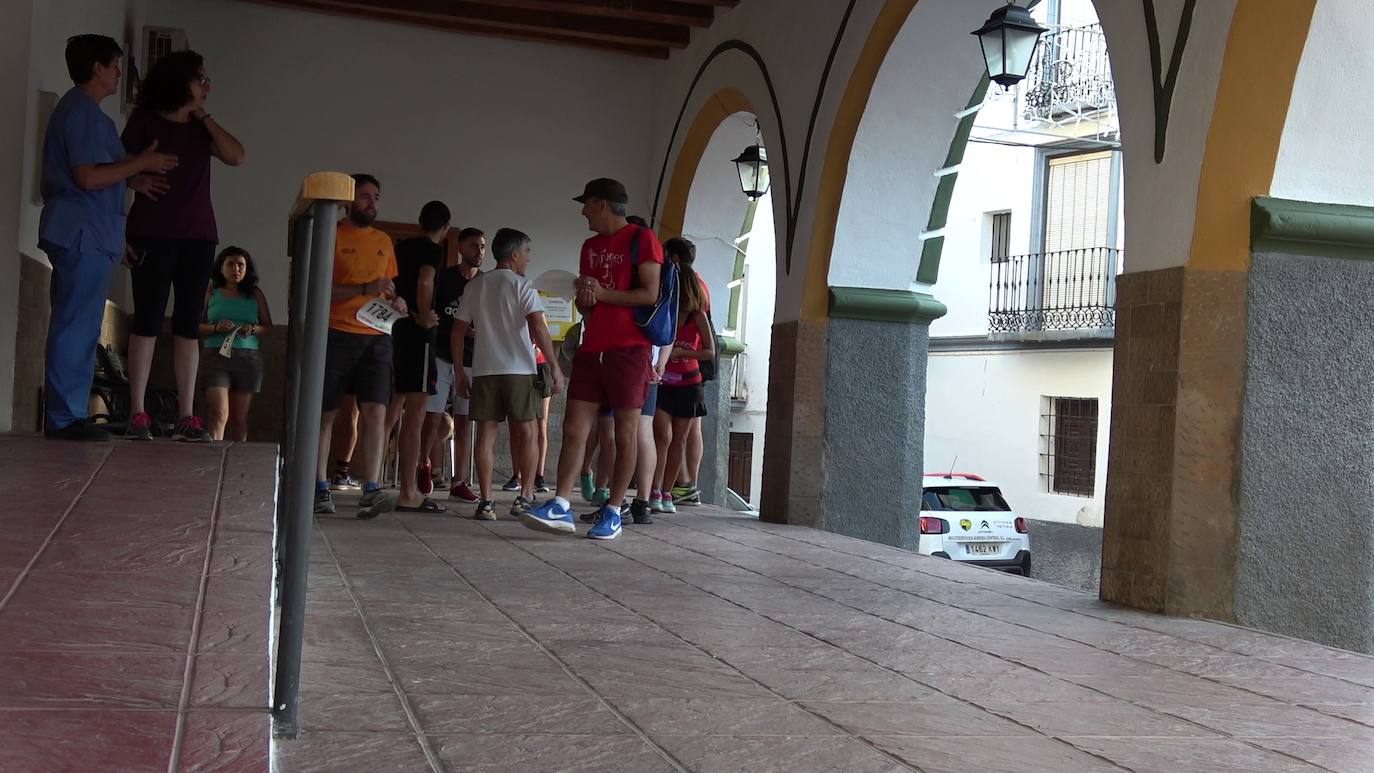 Más de 100 deportistas, entre corredores y senderistas, aceptaron un año más el reto de la Subida a las Casas de Don Diego.Javier Domenech se impuso en categoría masculina y Auxiliadora Gómez fue la primera en llegar en categoría femenina.