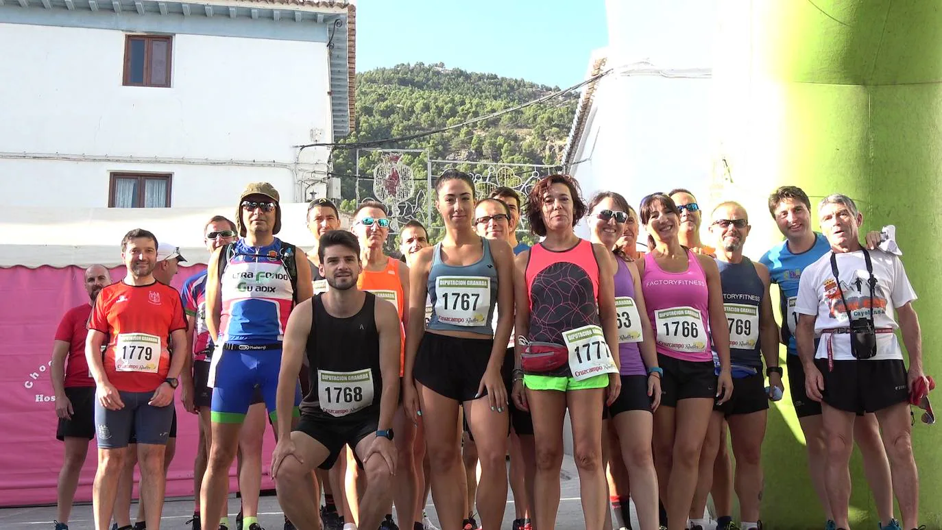 Más de 100 deportistas, entre corredores y senderistas, aceptaron un año más el reto de la Subida a las Casas de Don Diego.Javier Domenech se impuso en categoría masculina y Auxiliadora Gómez fue la primera en llegar en categoría femenina.