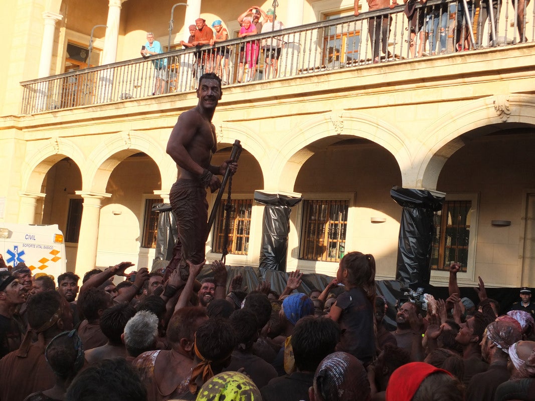 Fotos: Guadix brinda un multitudinario y festivo reproche al Cascamorras Antonio Vera