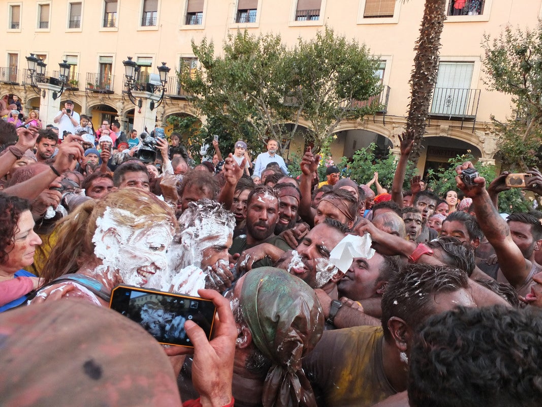 Fotos: Guadix brinda un multitudinario y festivo reproche al Cascamorras Antonio Vera