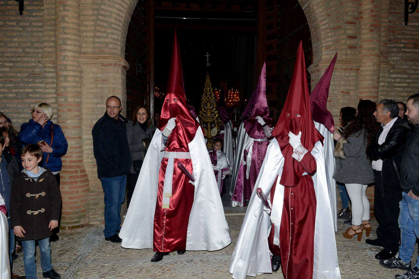 Cientos de personas en las calles de Guadix para vivir el Martes Santo de años anteriores