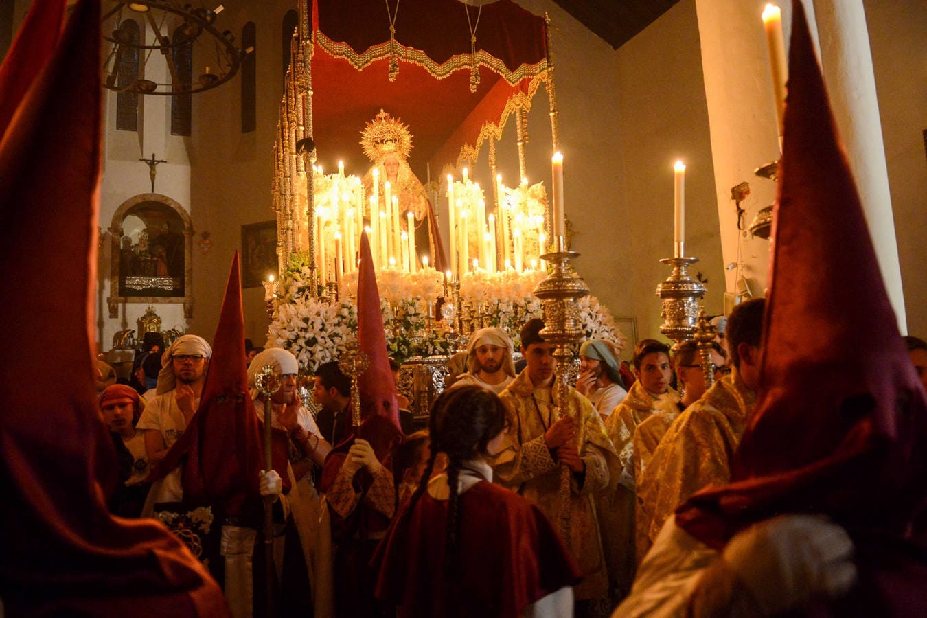 Cientos de personas en las calles de Guadix para vivir el Martes Santo de años anteriores