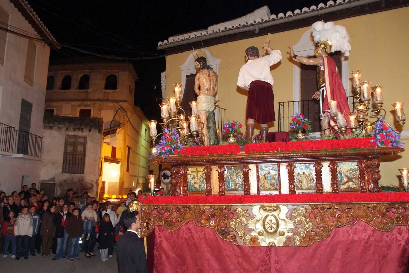 Cientos de personas en las calles de Guadix para vivir el Martes Santo de años anteriores