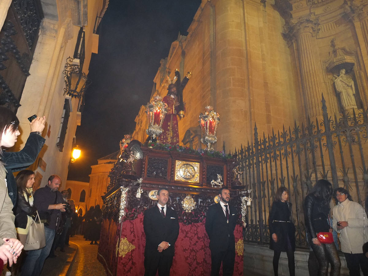 Devoción en las calles de Guadix durante el Jueves Santo