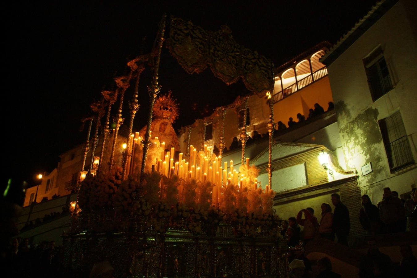 Devoción en las calles de Guadix durante el Jueves Santo