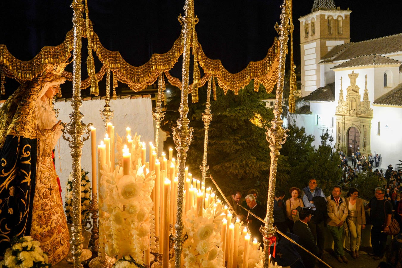 Devoción en las calles de Guadix durante el Jueves Santo