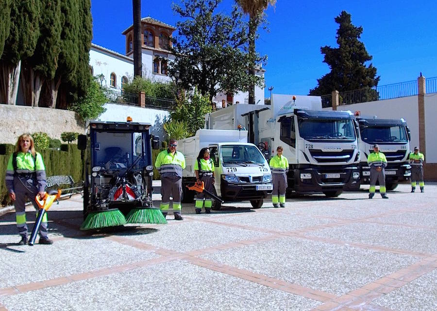 Los nuevos vehículos de recogida de residuos, mostrados en Huerta Cercada.