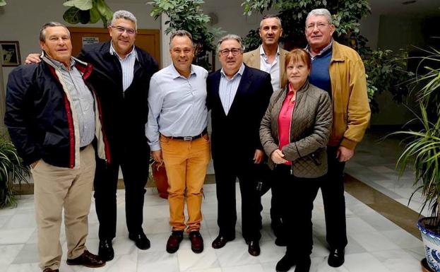 Miembros del PP local con el exministro Juan Ignacio Zoido.